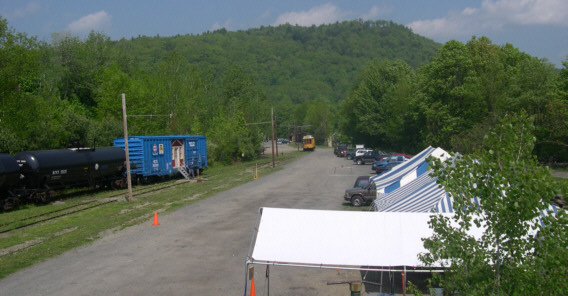 Car 10 approaches